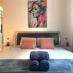 In Luxury Complex With Amazing Resident's Pool *