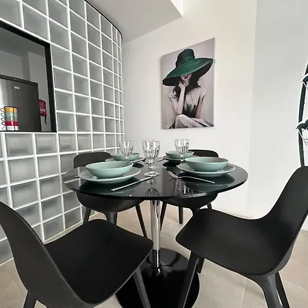 In Luxury Complex With Amazing Resident's Pool *