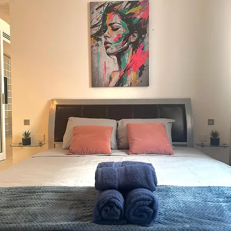 In Luxury Complex With Amazing Resident's Pool *