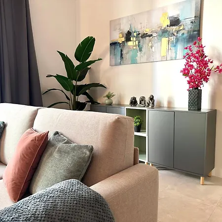 In Luxury Complex With Amazing Resident's Pool *