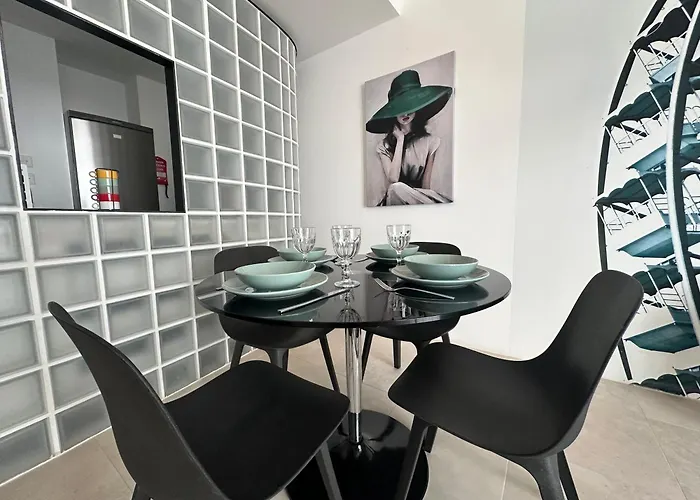 In Luxury Complex With Amazing Resident's Pool *