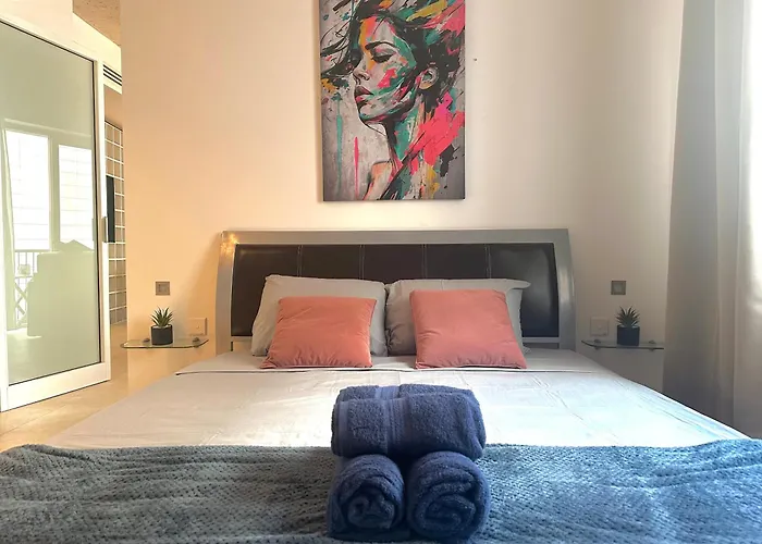 In Luxury Complex With Amazing Resident's Pool *